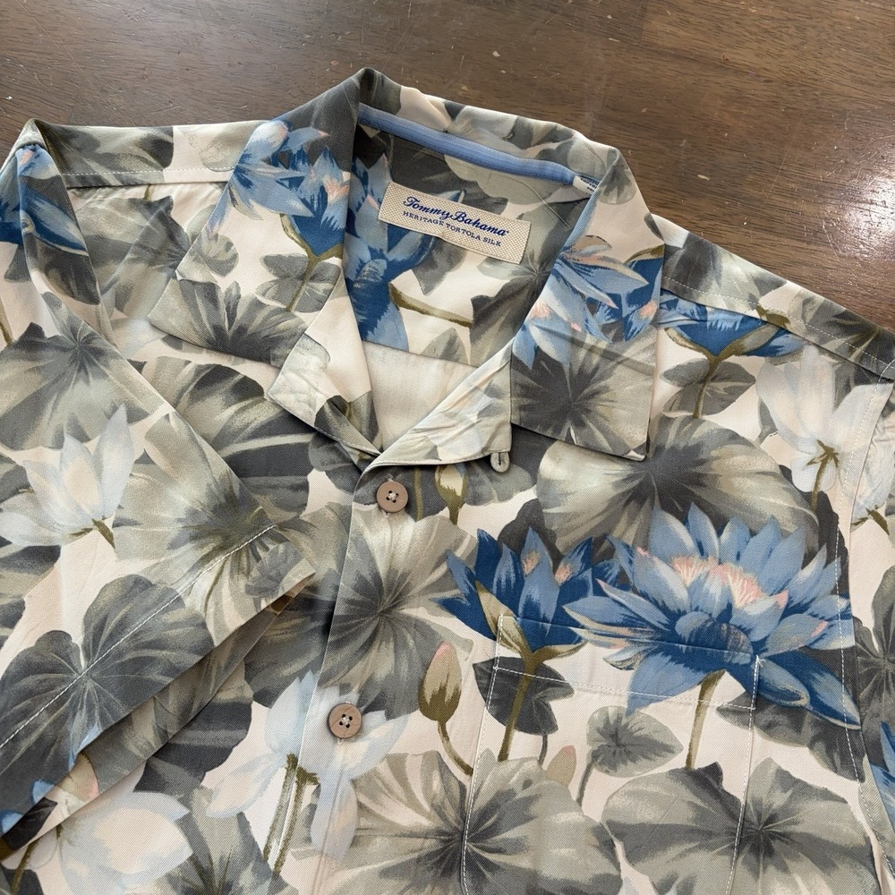 Tommy Bahama Mens Medium Tortola Silk Floral Hawaiian Shirt Camp Button